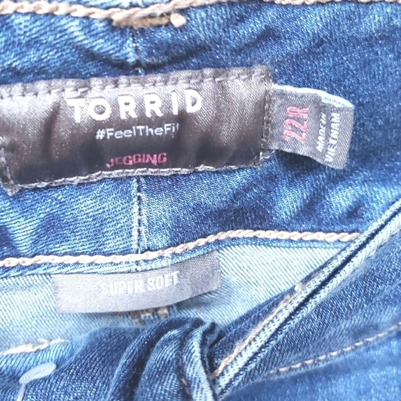 Torrid Deconstructed Jegging with Lace Underlay 22 RARE - Picture 7 of 12
